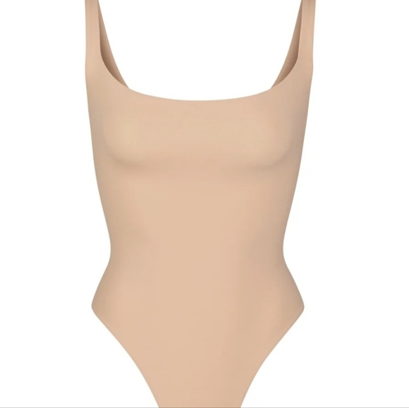 SKIMS Fit Everybody Square Neckline Bodysuit - Picture 4 of 5
